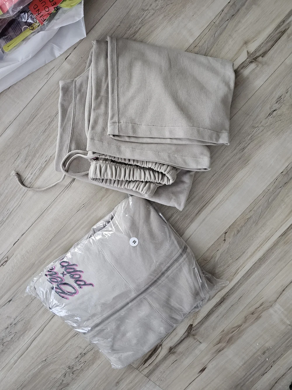 BEIS relaxed taupe